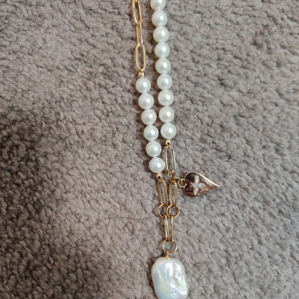 Genuine white pearl necklace